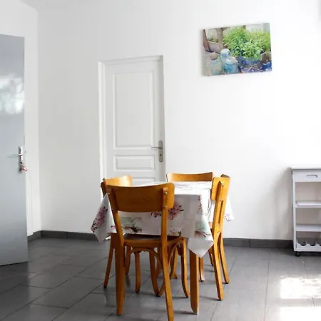 Appartement D'Une Chambre Avec Jardin Clos A Orcival