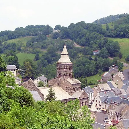 Appartement D'Une Chambre Avec Jardin Clos A Orcival Lejlighed Orcival